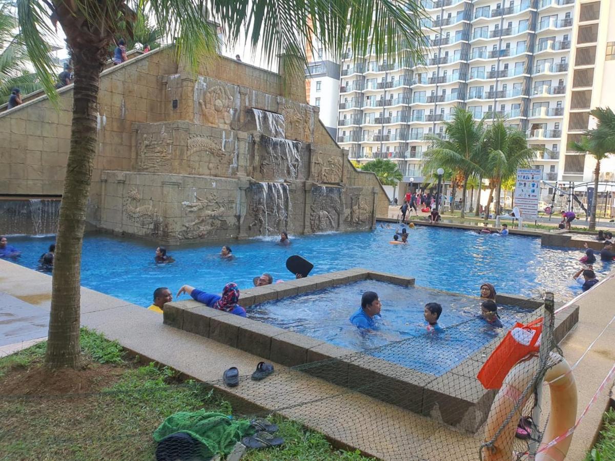 Apartment Swiss Garden Residence, Studio, Sea & Pool View, High Level Unit Kuantan