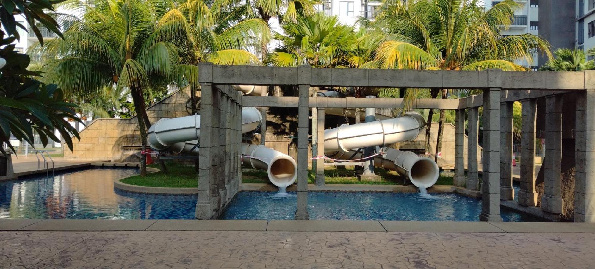 Swiss Garden Residence, Studio, Sea & Pool View, High Level Unit Apartment